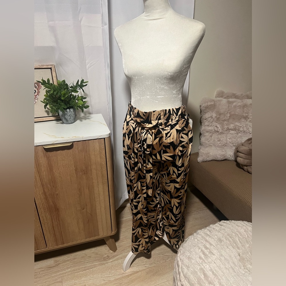 Leafy print pants